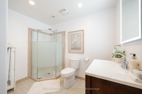 Photo 35 at 33 Carnoustie Crescent, Jefferson, Richmond Hill