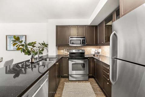 Photo 14 at 308 - 650 Mount Pleasant Road, Mount Pleasant West, Toronto