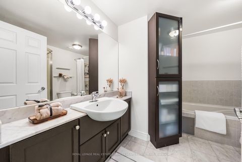 Photo 18 at 308 - 650 Mount Pleasant Road, Mount Pleasant West, Toronto