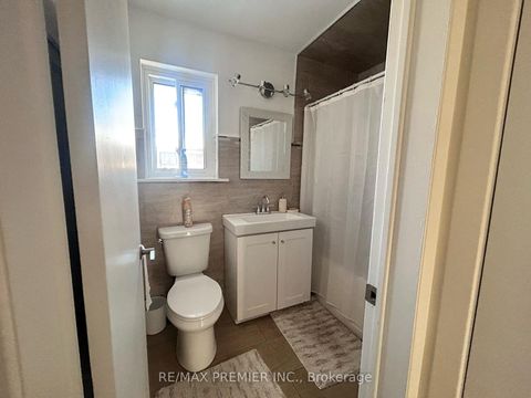 Photo 7 at 15 Lantos Court W, CFB, Toronto