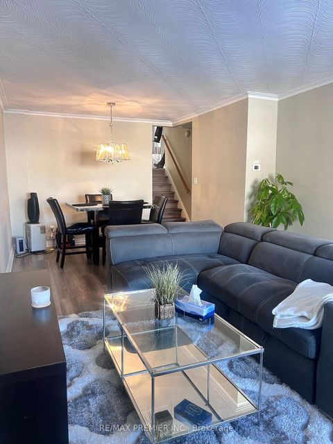 Photo 8 at 15 Lantos Court W, CFB, Toronto