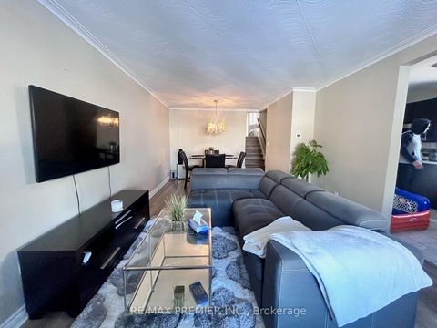 Photo 9 at 15 Lantos Court W, CFB, Toronto