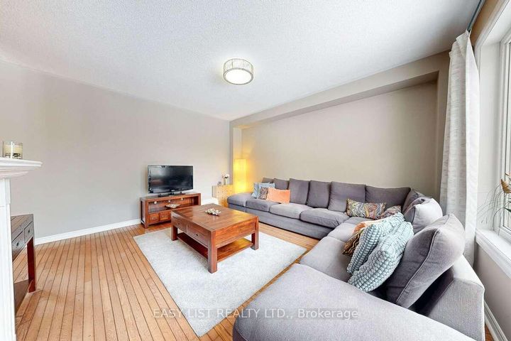 Photo 10 at 37 Nevada Crescent, Rural Vaughan, Vaughan