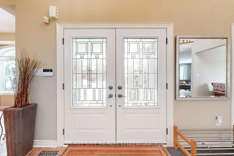 Photo 3 at 37 Nevada Crescent, Rural Vaughan, Vaughan