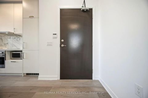 Photo 4 at 1007 - 60 Honeycrisp Crescent, Vaughan Corporate Centre, Vaughan