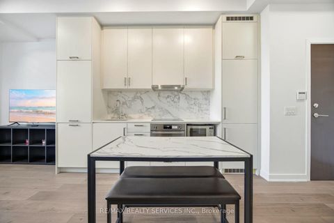 Photo 9 at 1007 - 60 Honeycrisp Crescent, Vaughan Corporate Centre, Vaughan