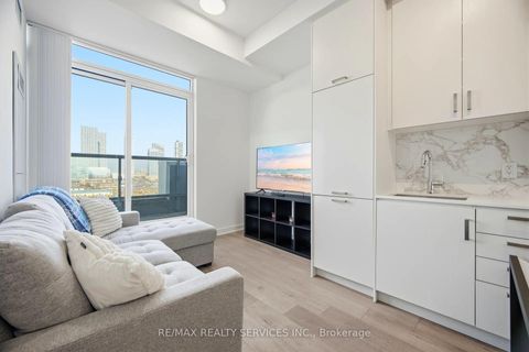 Photo 17 at 1007 - 60 Honeycrisp Crescent, Vaughan Corporate Centre, Vaughan