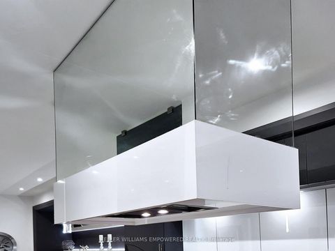 Photo 11 at 18 - 850 Richmond Street W, Niagara, Toronto