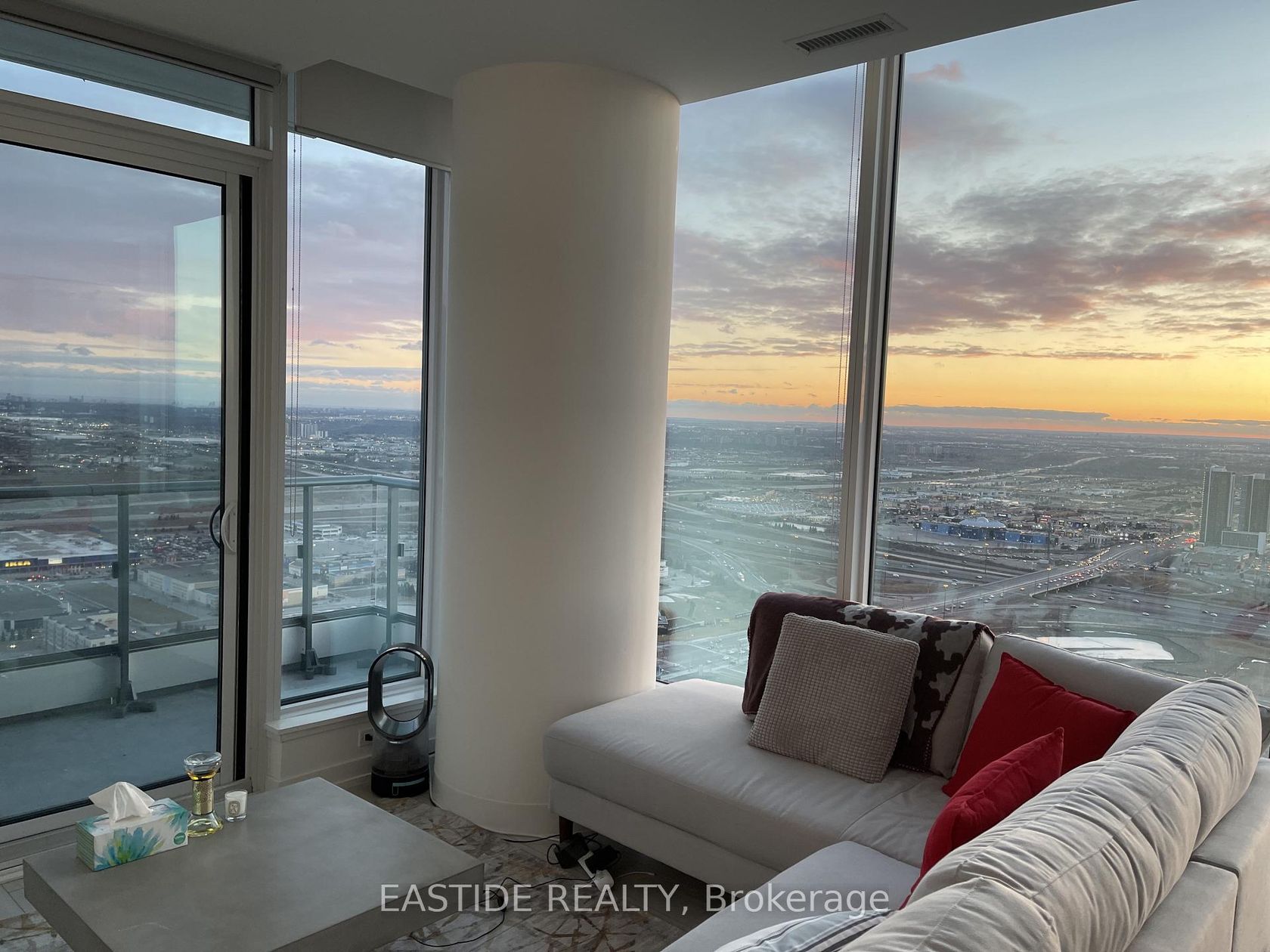 5309 - 5 Buttermill Avenue, Vaughan Corporate Centre, Vaughan photo number 2