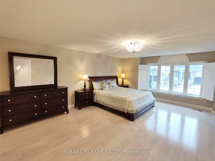 Photo 6 at 67 Chantilly Crescent, Westbrook, Richmond Hill