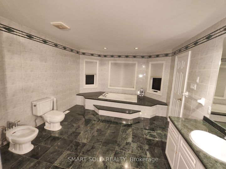 Photo 7 at 67 Chantilly Crescent, Westbrook, Richmond Hill