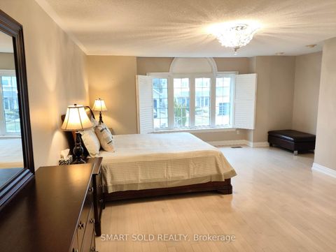 Photo 5 at 67 Chantilly Crescent, Westbrook, Richmond Hill