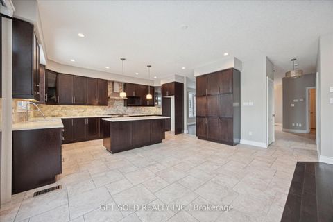 Photo 10 at 35 Marta Crescent, Ardagh, Barrie