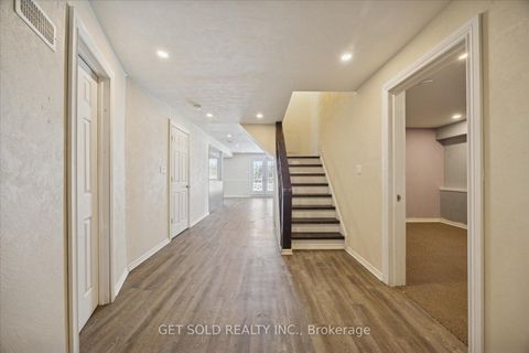 Photo 33 at 35 Marta Crescent, Ardagh, Barrie