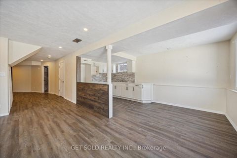 Photo 36 at 35 Marta Crescent, Ardagh, Barrie