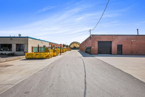 Photo 4 at 55 Brydon Drive, Clairville, Toronto