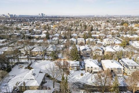 Photo 1 at 2 Lailey Crescent, Willowdale East, Toronto