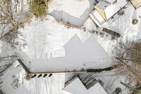 Photo 12 at 2 Lailey Crescent, Willowdale East, Toronto