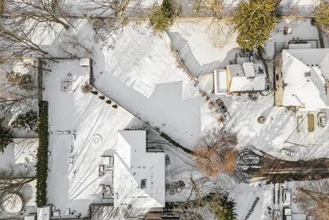 Photo 13 at 2 Lailey Crescent, Willowdale East, Toronto