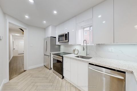 Photo 13 at 217 Stonebriar Drive N, Maple, Vaughan