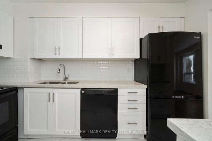 Photo 4 at 16 - 595 Gibney Crescent, Summerhill Estates, Newmarket