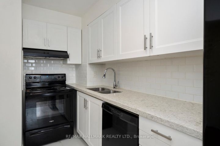 Photo 7 at 16 - 595 Gibney Crescent, Summerhill Estates, Newmarket