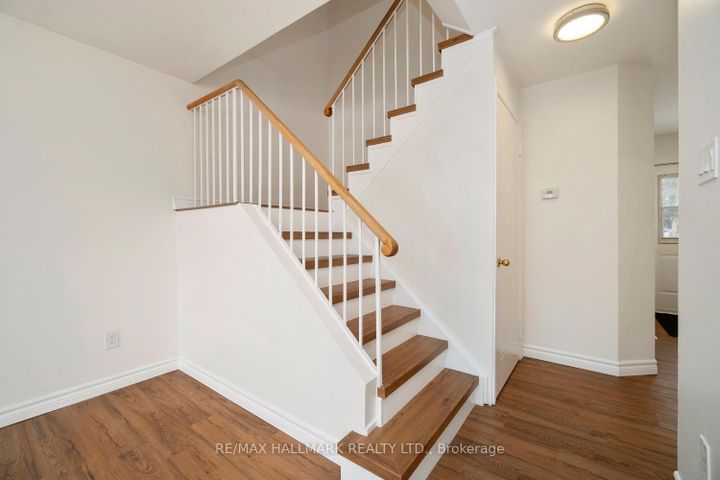 Photo 8 at 16 - 595 Gibney Crescent, Summerhill Estates, Newmarket