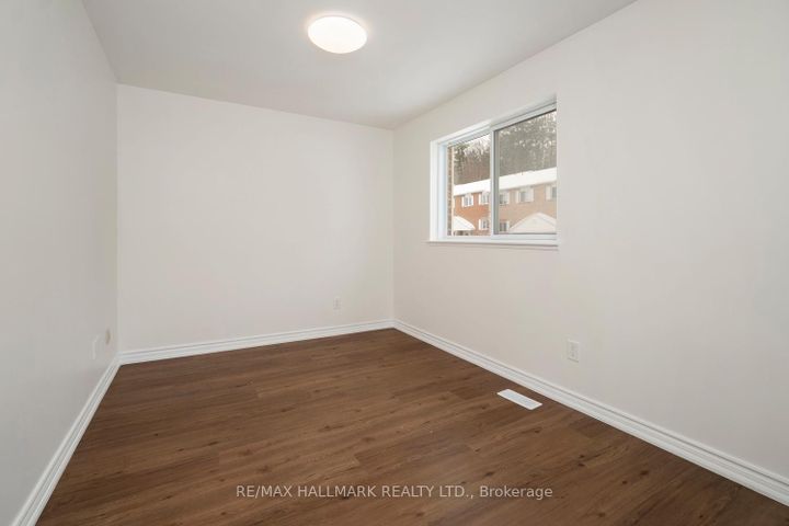 Photo 9 at 16 - 595 Gibney Crescent, Summerhill Estates, Newmarket