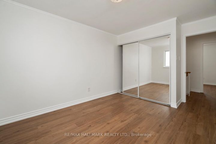 Photo 12 at 16 - 595 Gibney Crescent, Summerhill Estates, Newmarket