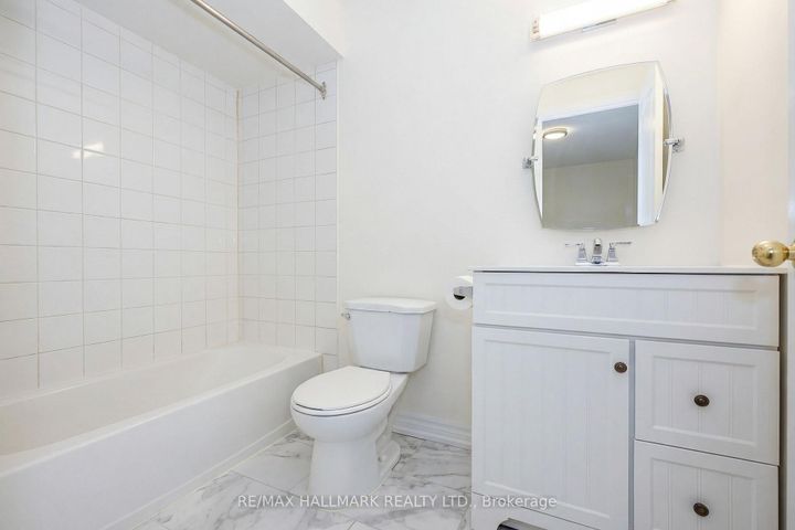 Photo 15 at 16 - 595 Gibney Crescent, Summerhill Estates, Newmarket