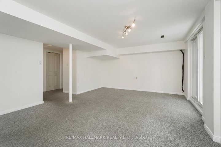 Photo 16 at 16 - 595 Gibney Crescent, Summerhill Estates, Newmarket