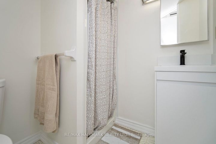 Photo 17 at 16 - 595 Gibney Crescent, Summerhill Estates, Newmarket