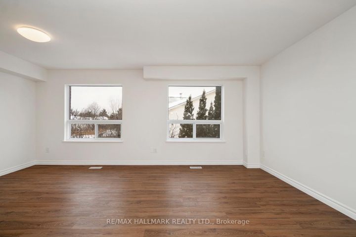 Photo 19 at 16 - 595 Gibney Crescent, Summerhill Estates, Newmarket