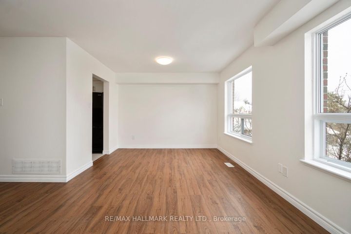 Photo 20 at 16 - 595 Gibney Crescent, Summerhill Estates, Newmarket