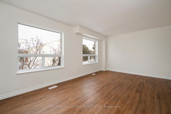 Photo 21 at 16 - 595 Gibney Crescent, Summerhill Estates, Newmarket