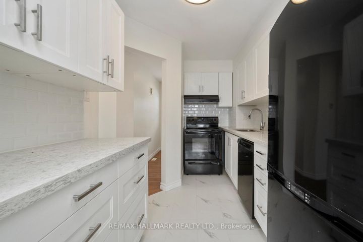 Photo 22 at 16 - 595 Gibney Crescent, Summerhill Estates, Newmarket