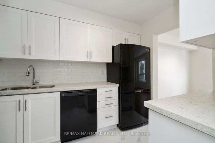 Photo 23 at 16 - 595 Gibney Crescent, Summerhill Estates, Newmarket