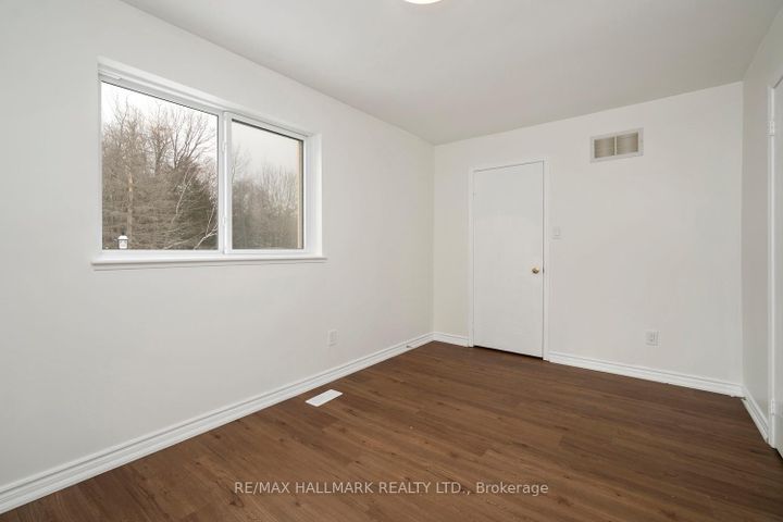 Photo 24 at 16 - 595 Gibney Crescent, Summerhill Estates, Newmarket