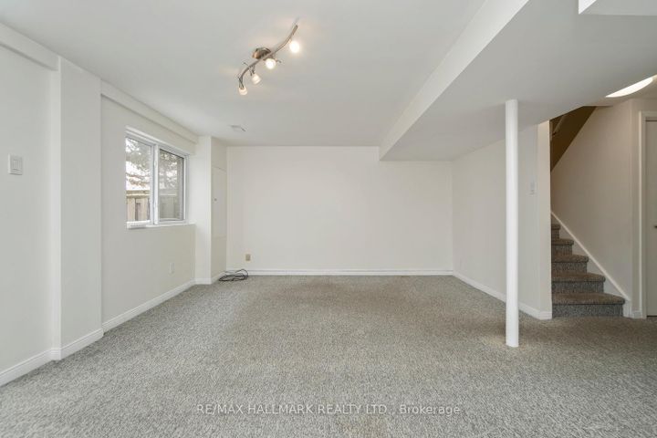 Photo 26 at 16 - 595 Gibney Crescent, Summerhill Estates, Newmarket