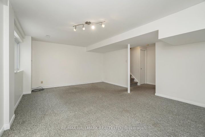 Photo 27 at 16 - 595 Gibney Crescent, Summerhill Estates, Newmarket