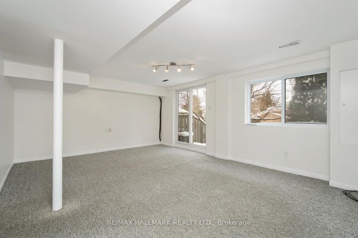 Photo 28 at 16 - 595 Gibney Crescent, Summerhill Estates, Newmarket