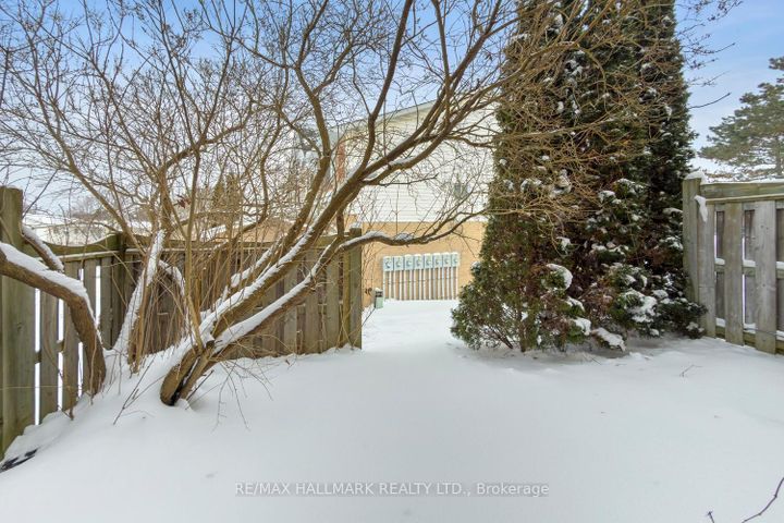 Photo 30 at 16 - 595 Gibney Crescent, Summerhill Estates, Newmarket