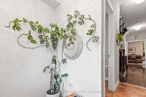 Photo 17 at 30 Zachary Place, Vellore Village, Vaughan