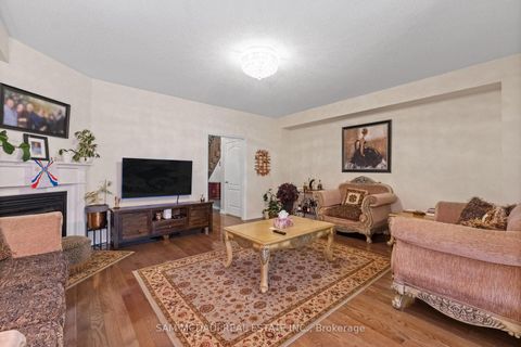 Photo 21 at 30 Zachary Place, Vellore Village, Vaughan