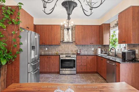 Photo 23 at 30 Zachary Place, Vellore Village, Vaughan