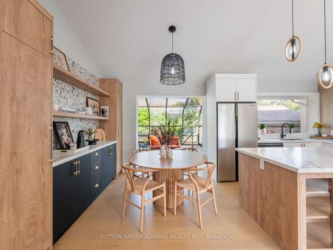 Photo 1 at 393 Paliser Crescent S, Harding, Richmond Hill