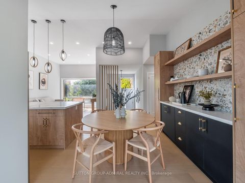 Photo 2 at 393 Paliser Crescent S, Harding, Richmond Hill