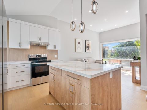 Photo 3 at 393 Paliser Crescent S, Harding, Richmond Hill