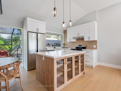 Photo 4 at 393 Paliser Crescent S, Harding, Richmond Hill