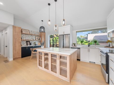 Photo 5 at 393 Paliser Crescent S, Harding, Richmond Hill